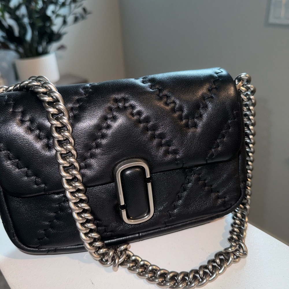 Marc Jacobs THE QUILTED
LEATHER J MARC MINI SHOULDER BAG